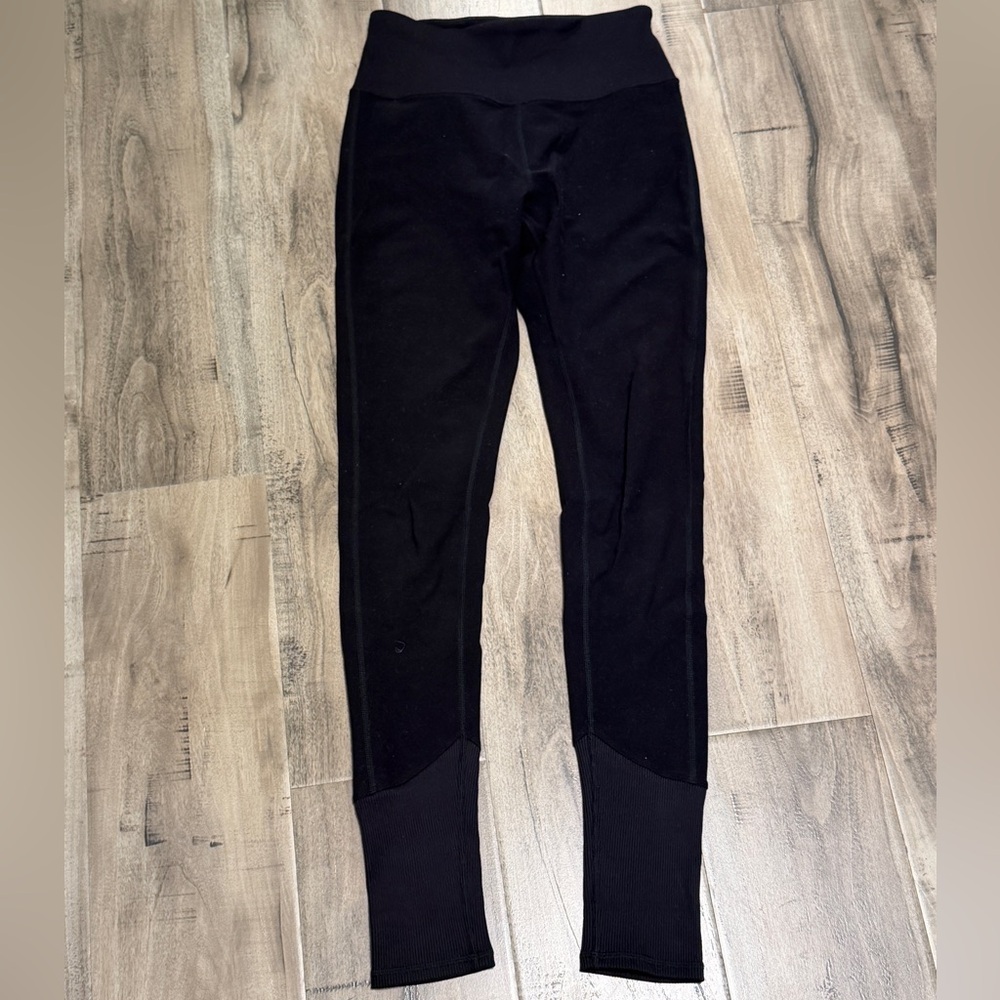 ALO Yoga | 7/8 High Waist Alosoft Lounge Legging in Black